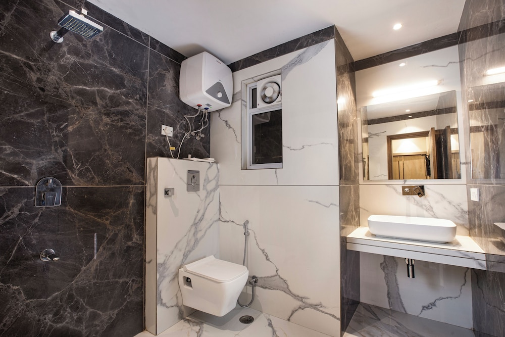 AIRPORT HOTEL DELHI 37 60/64