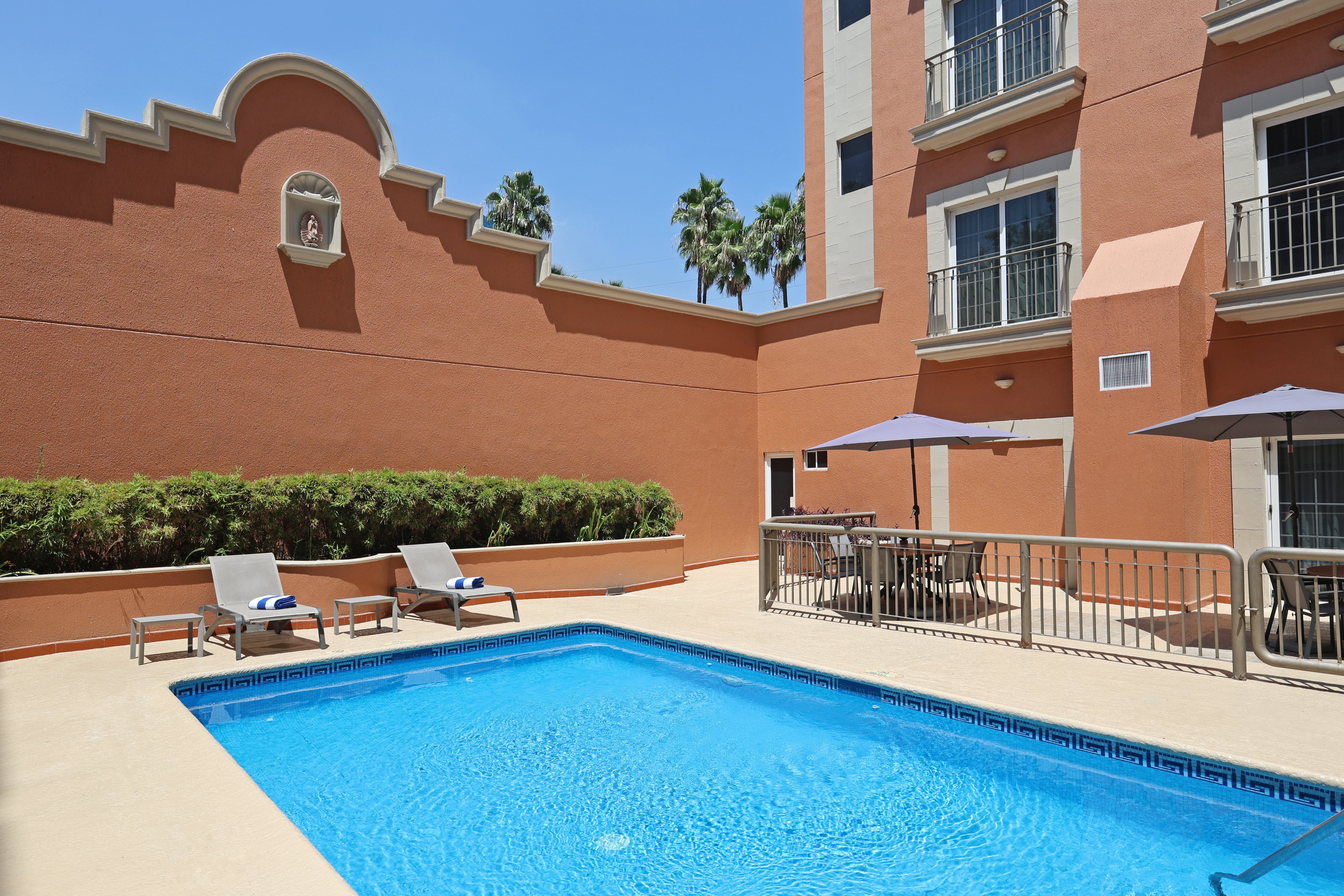 Holiday Inn Express Monterrey Galerias Sn Jeronimo 74/76