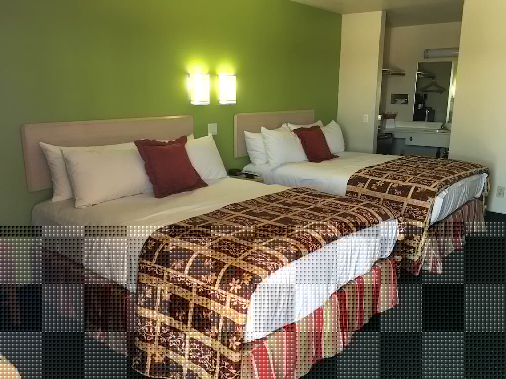 California Inn & Suites 9/31