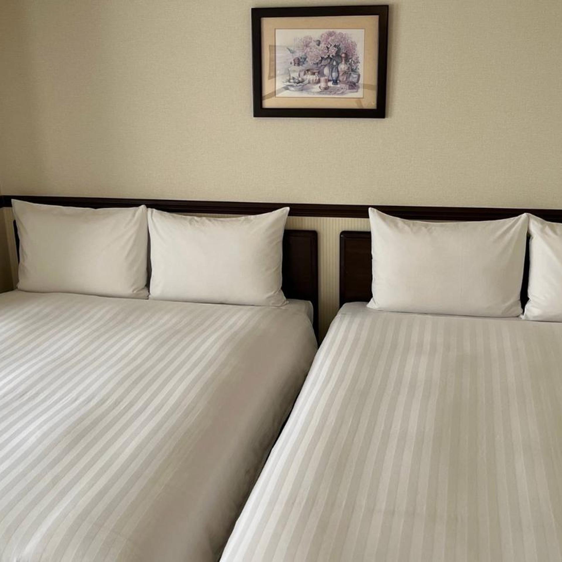 Deluxe, Twin Beds, Smoking