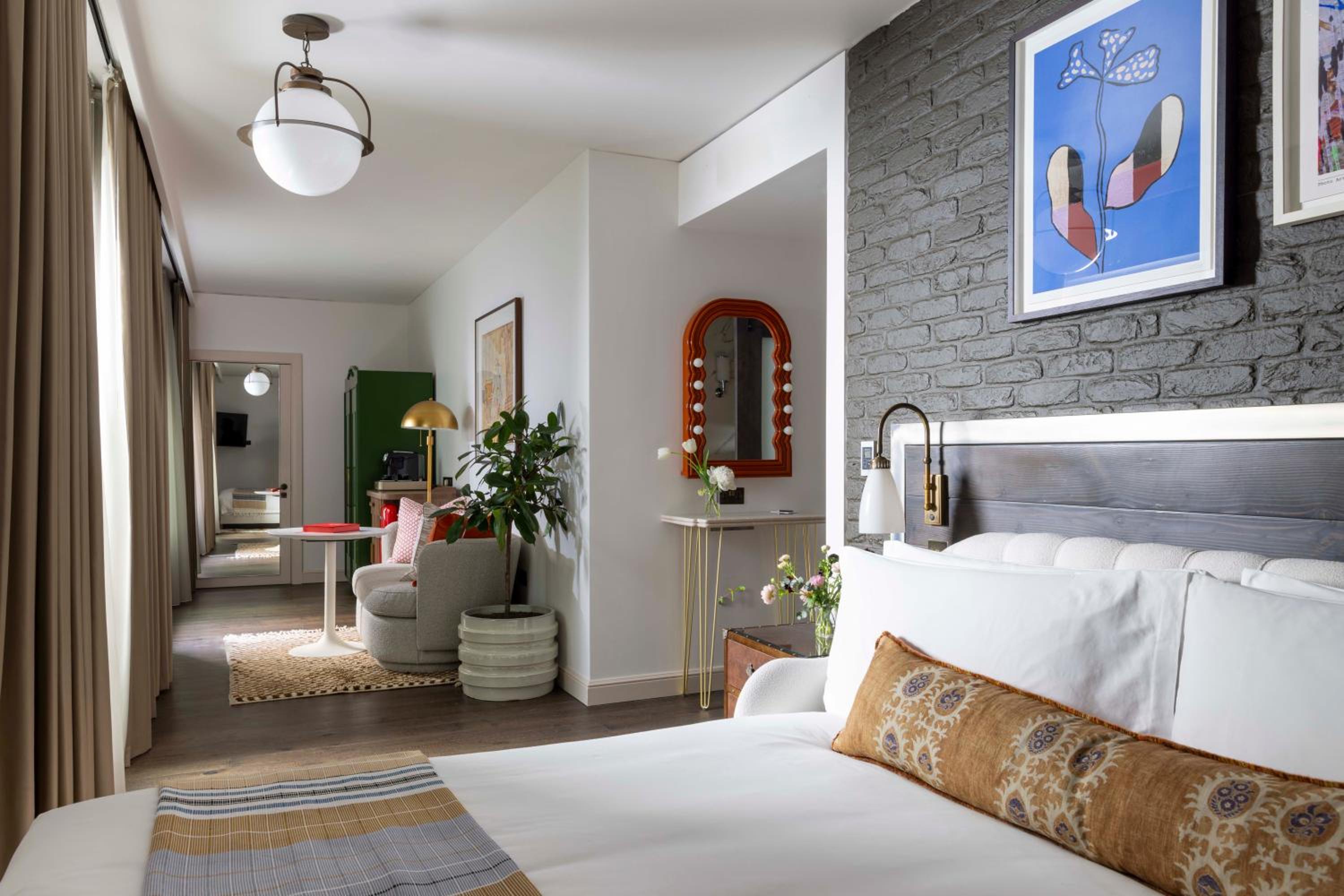 Room, Quadruple
