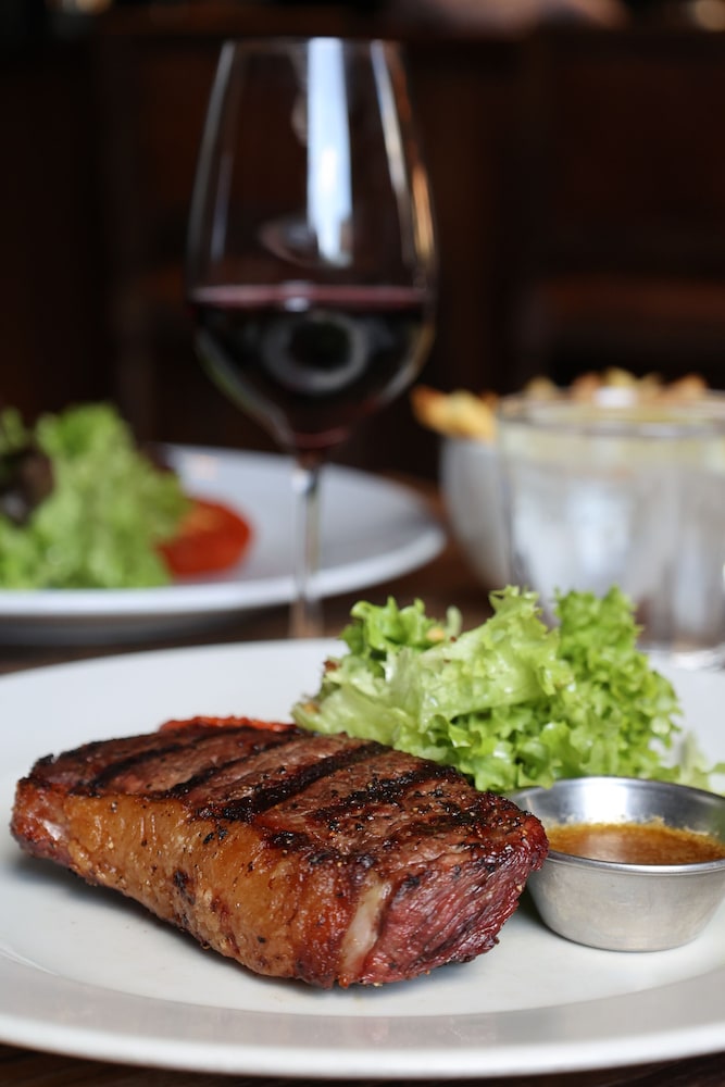 The Porterhouse Grill & Rooms 22/50