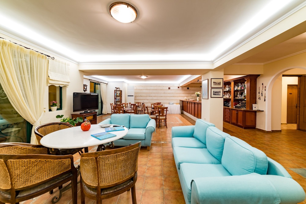 Andreolas Luxury Suites 50/72