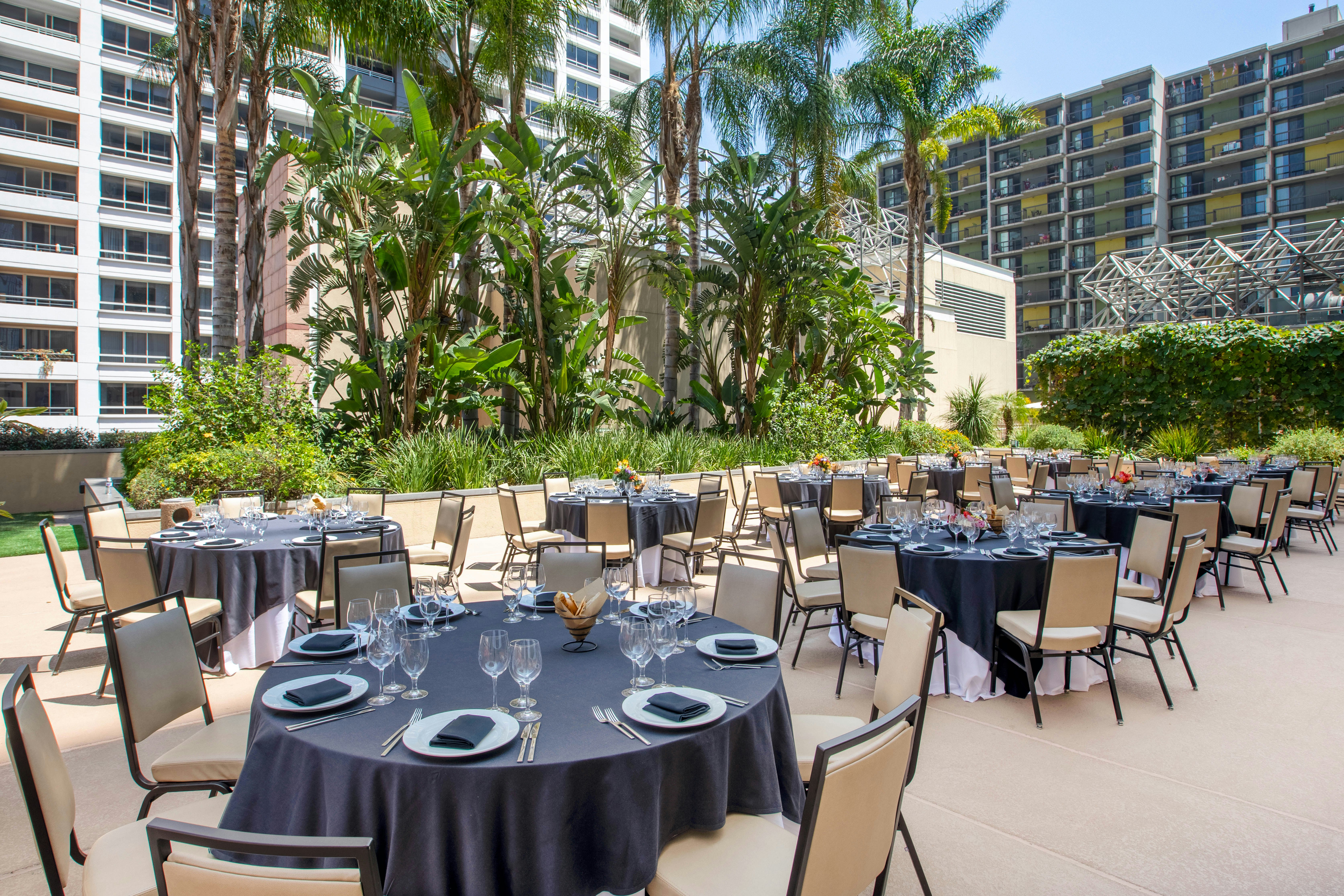 Omni Los Angeles Hotel At California Plaza 61/81