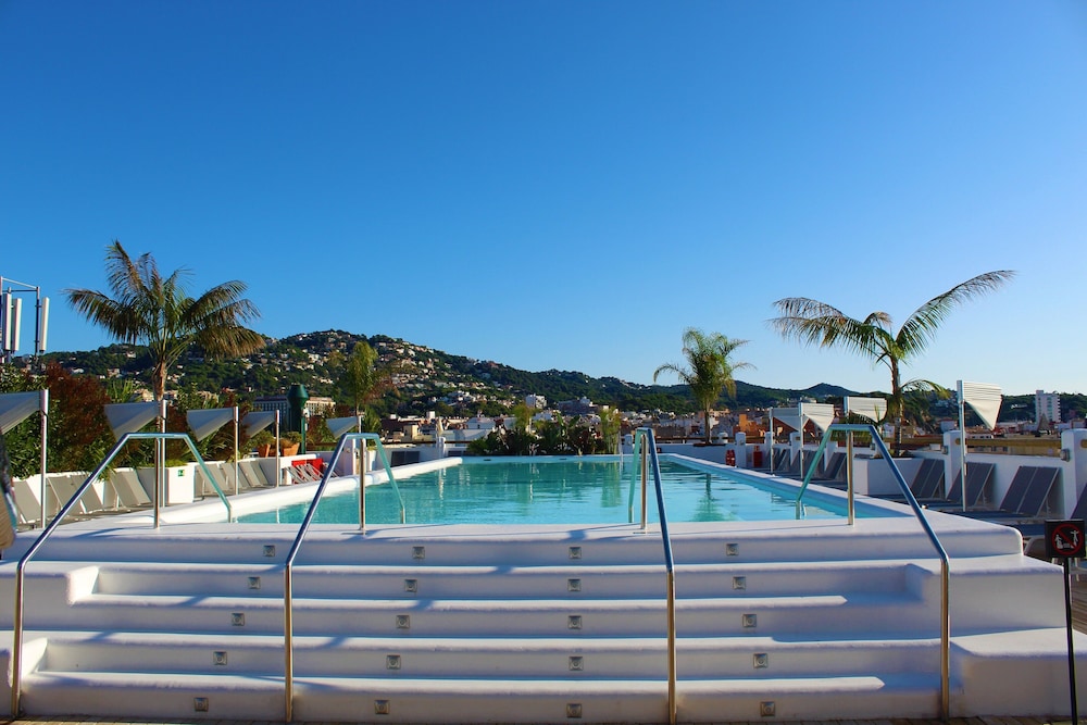 Gran Hotel Flamingo - Adults Only 8/50