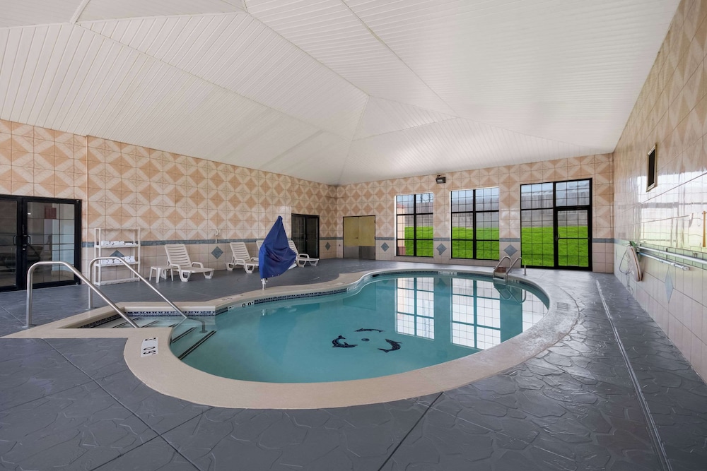 swimming pool spa