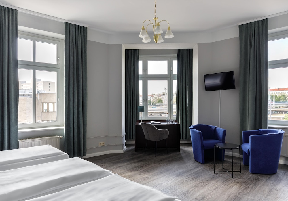 Hotel Nova Berlin 10/25