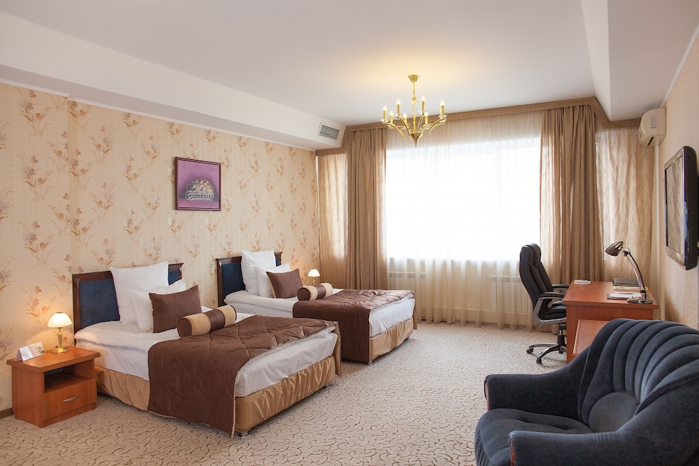 Golden Dragon Hotel 49/75