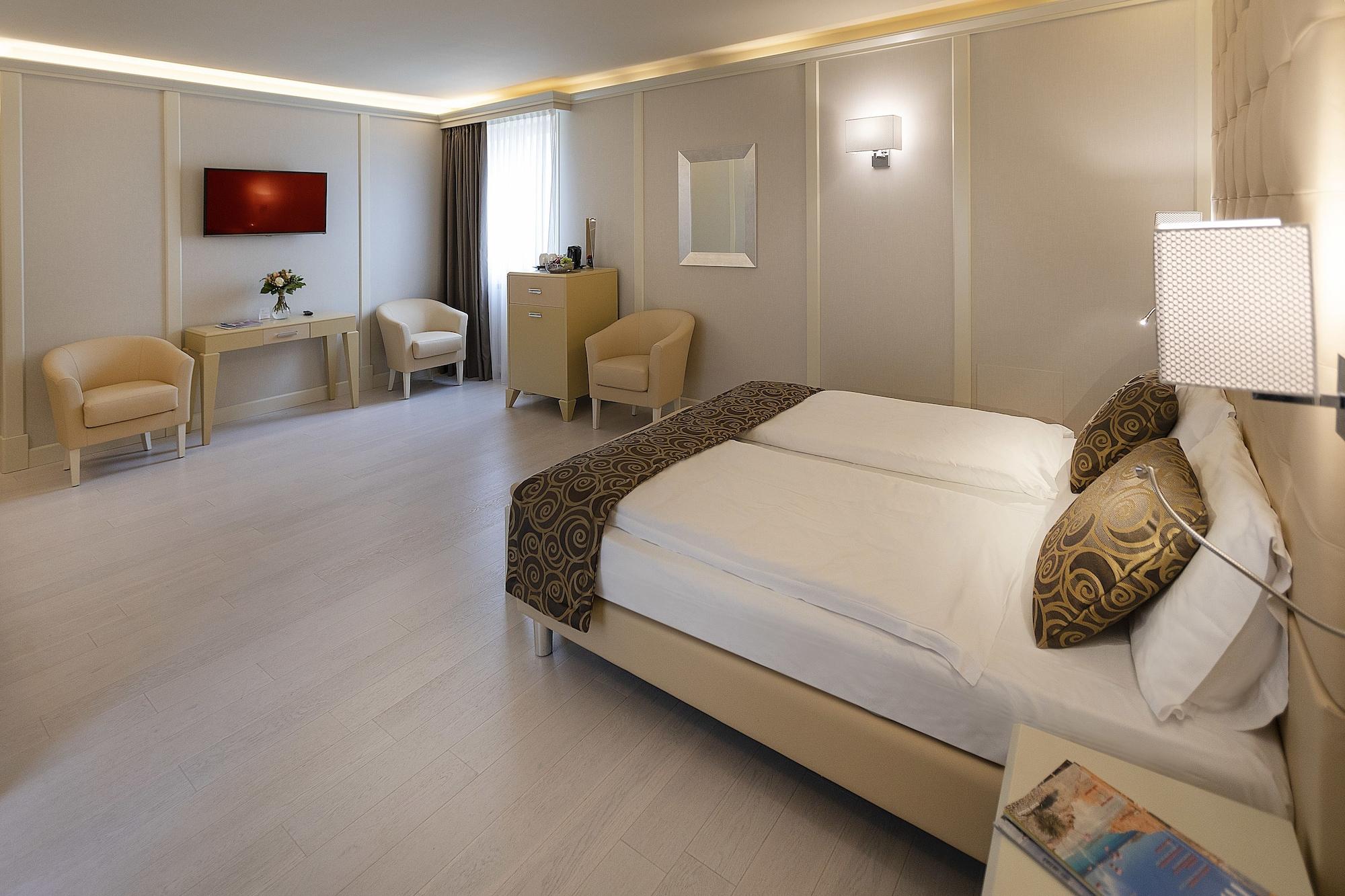 Suite, House, Garden View