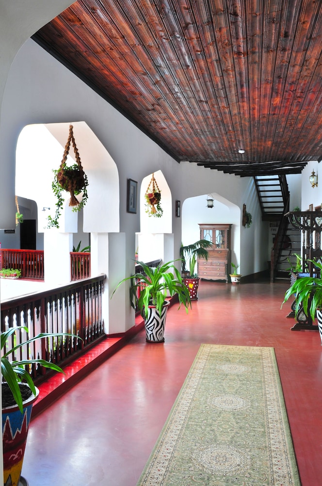 Dhow Palace Hotel 15/75