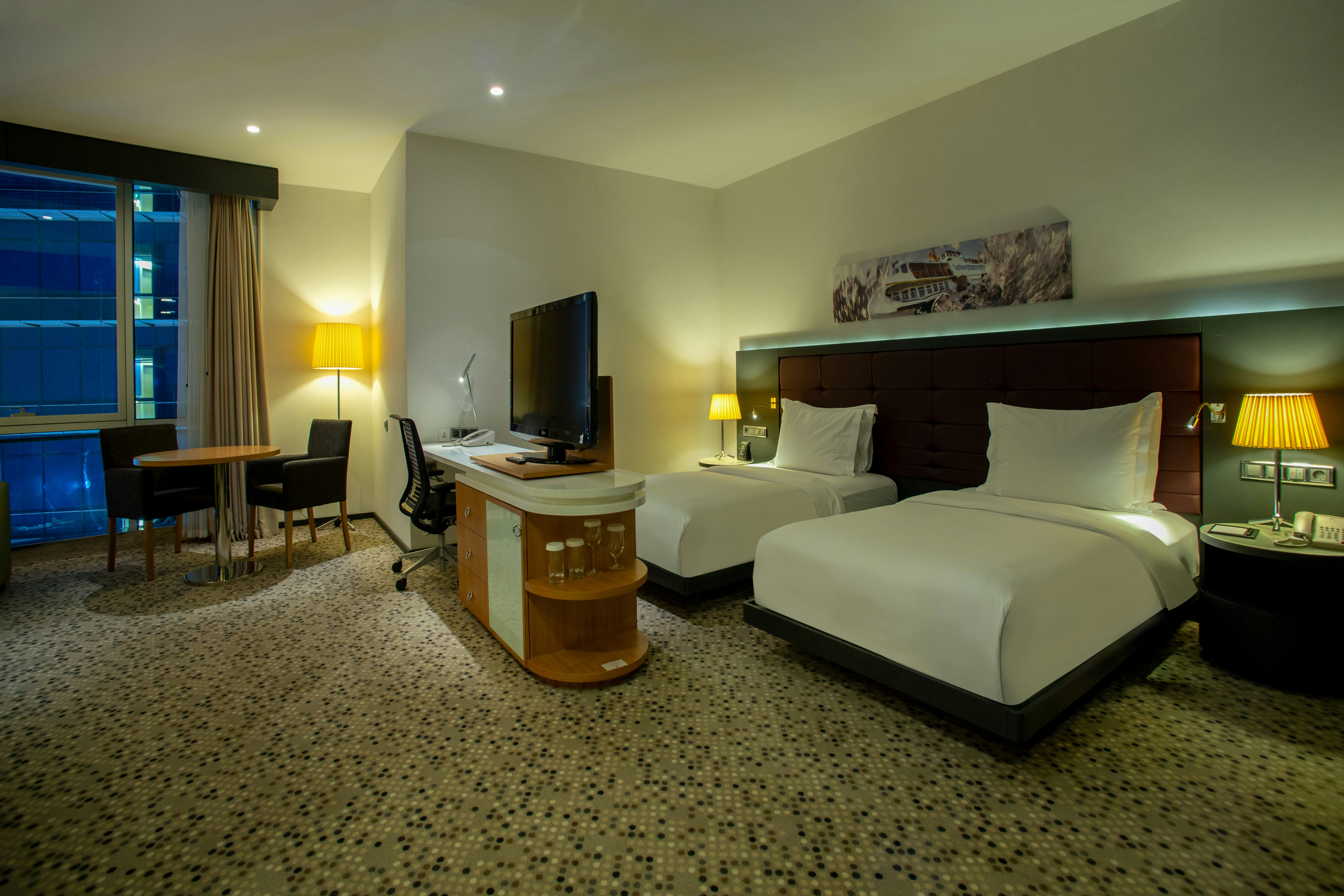 جناح جونيور بسريرين منفصلين بإطلالة على البحر، Doubletree By Hilton Hotel Istanbul - Moda 2/4