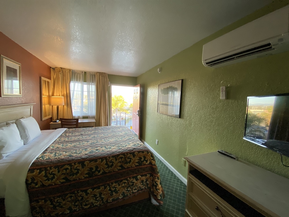 Fireside Inn Santa Cruz 28/63
