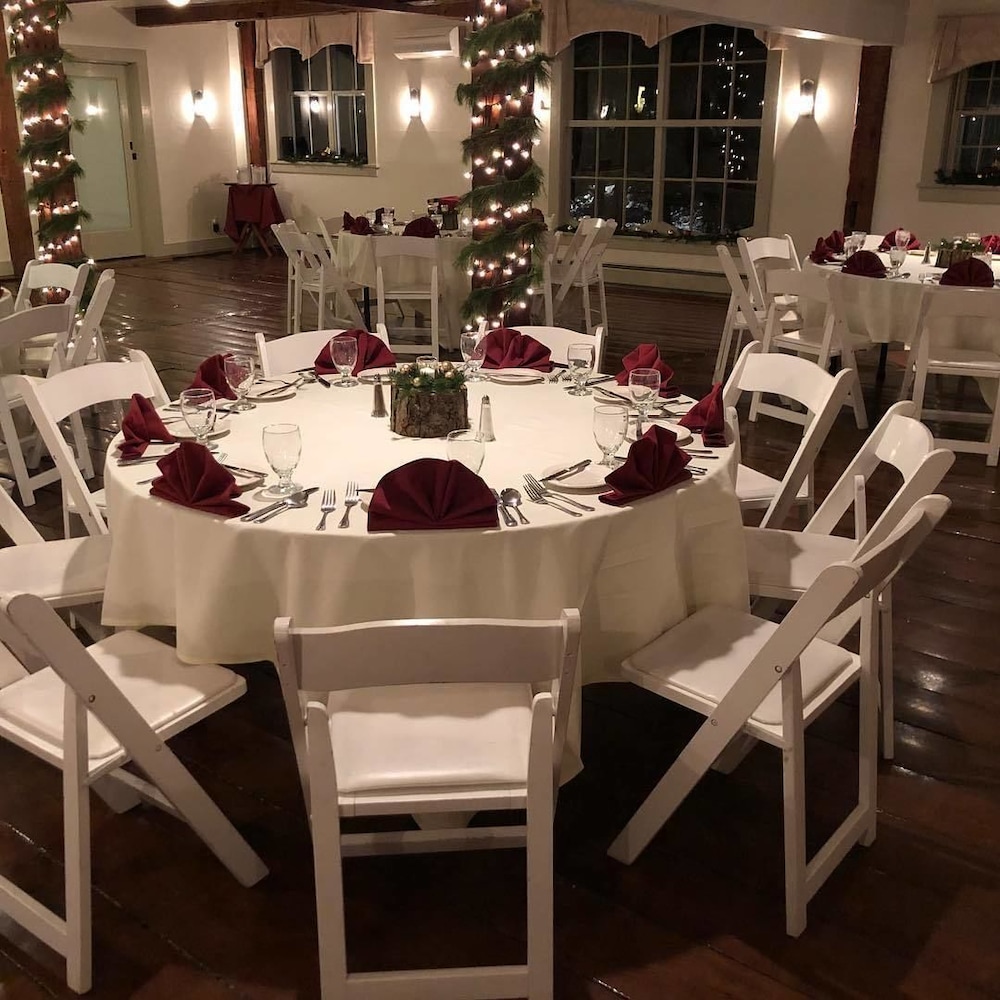 The Dowds Contry Inn and Event Center 40/50