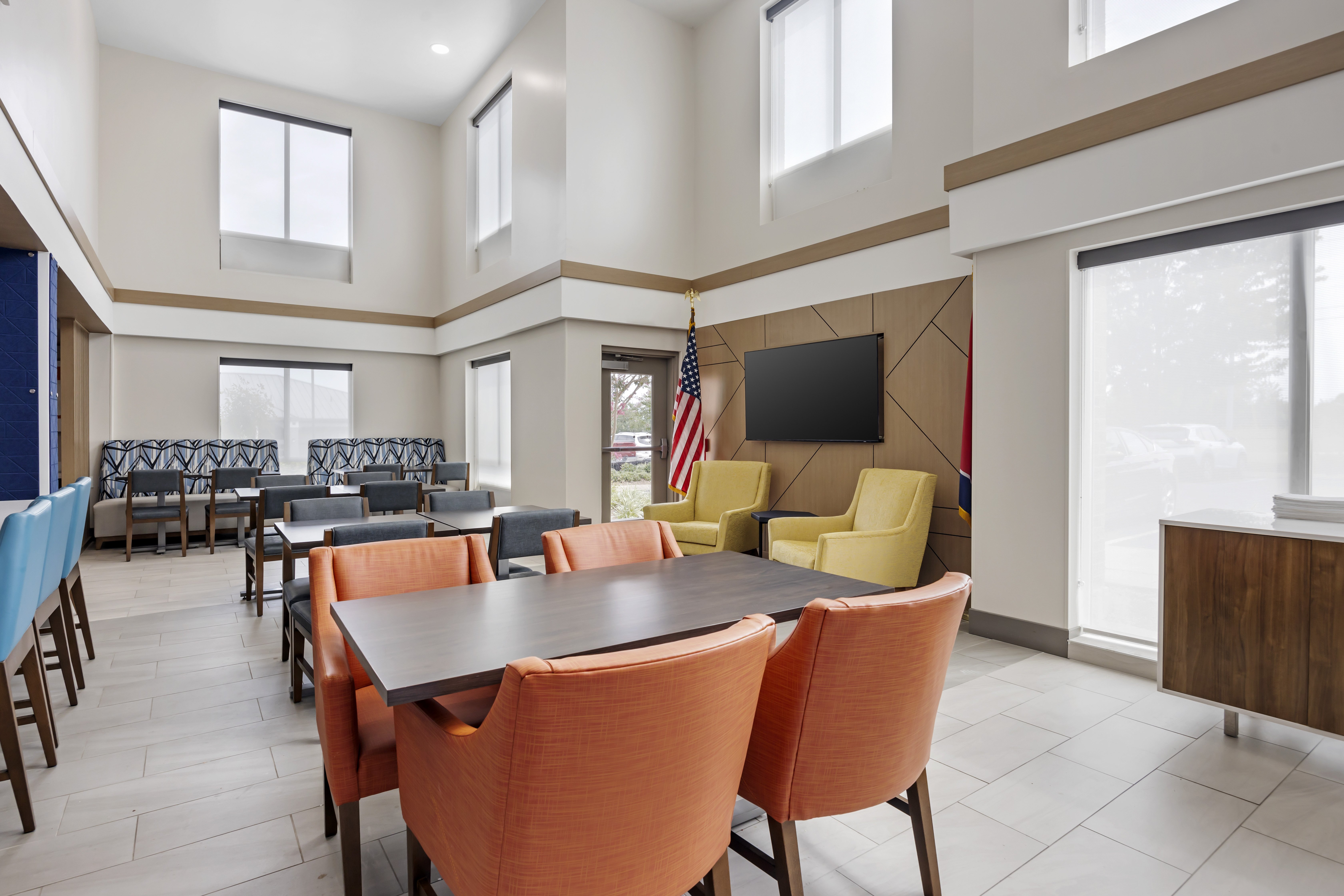 Holiday Inn Express White House 34/43