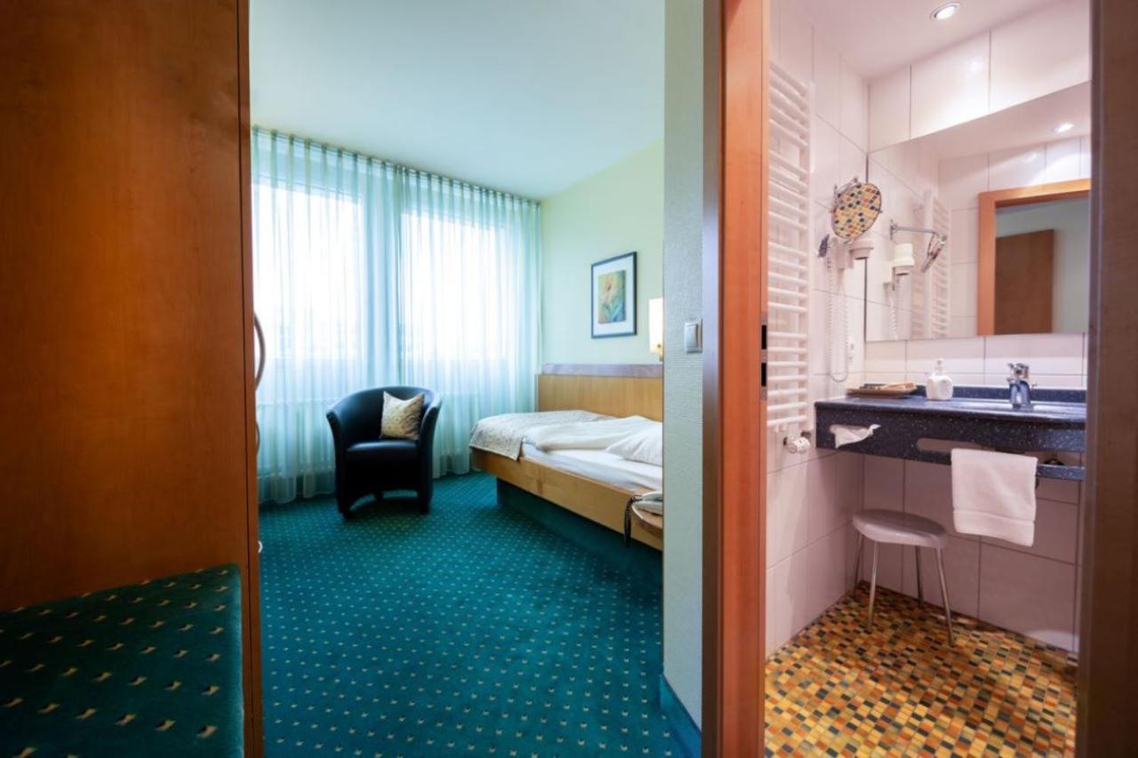 Kronenhotel Stuttgart 50/50