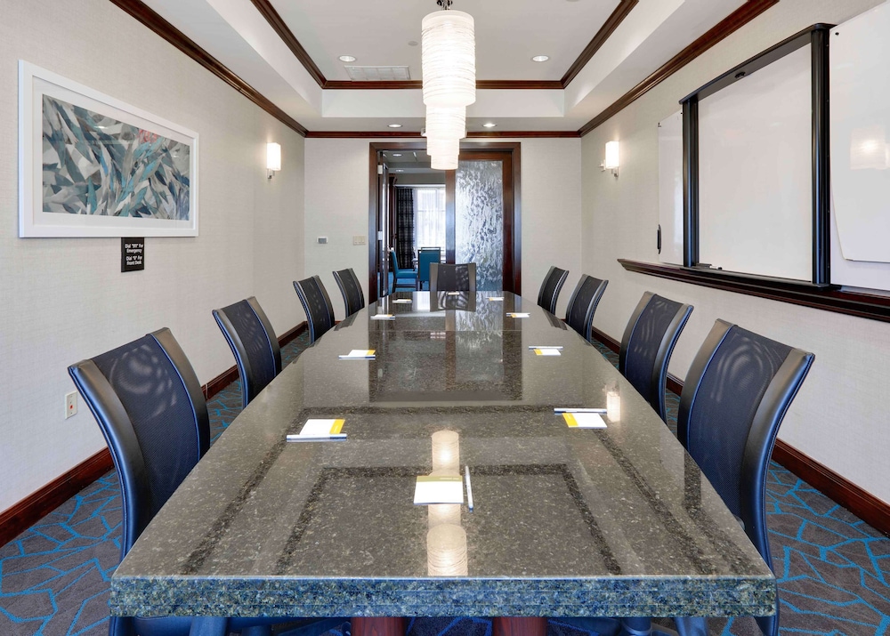 Hampton Inn Suites Dallas Arlington South 46/50