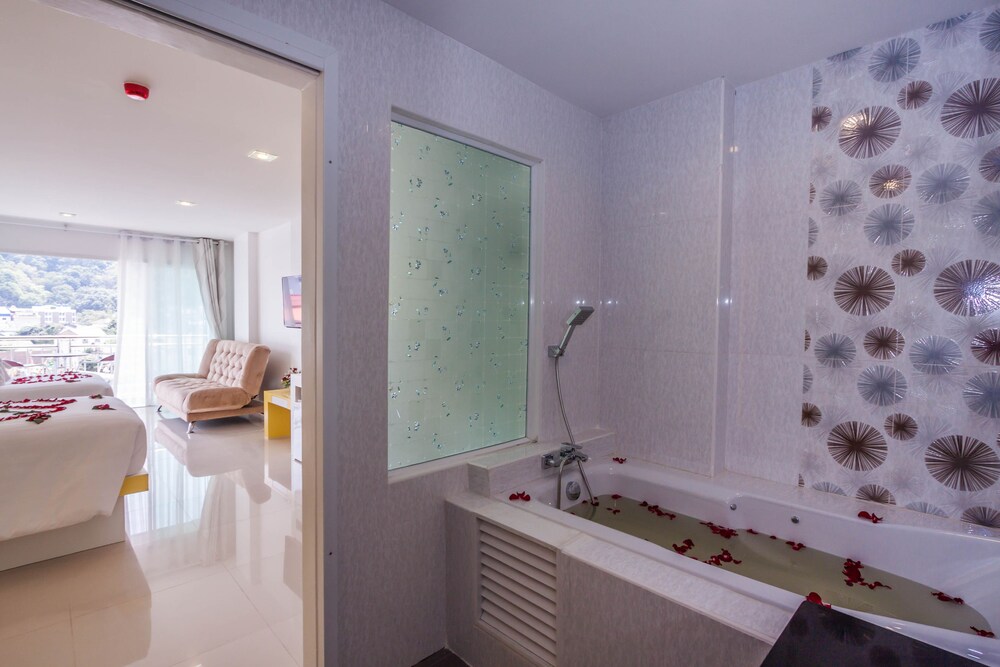 Patong Holiday 33/72