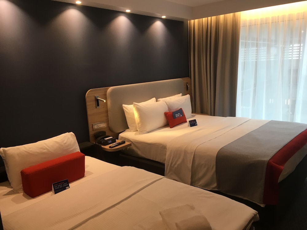 HOLIDAY INN EXPRESS ZURICH AIRPORT 25/80