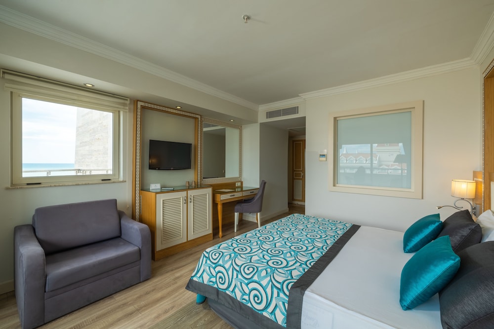 Crystal Waterworld Resort and Spa 27/50