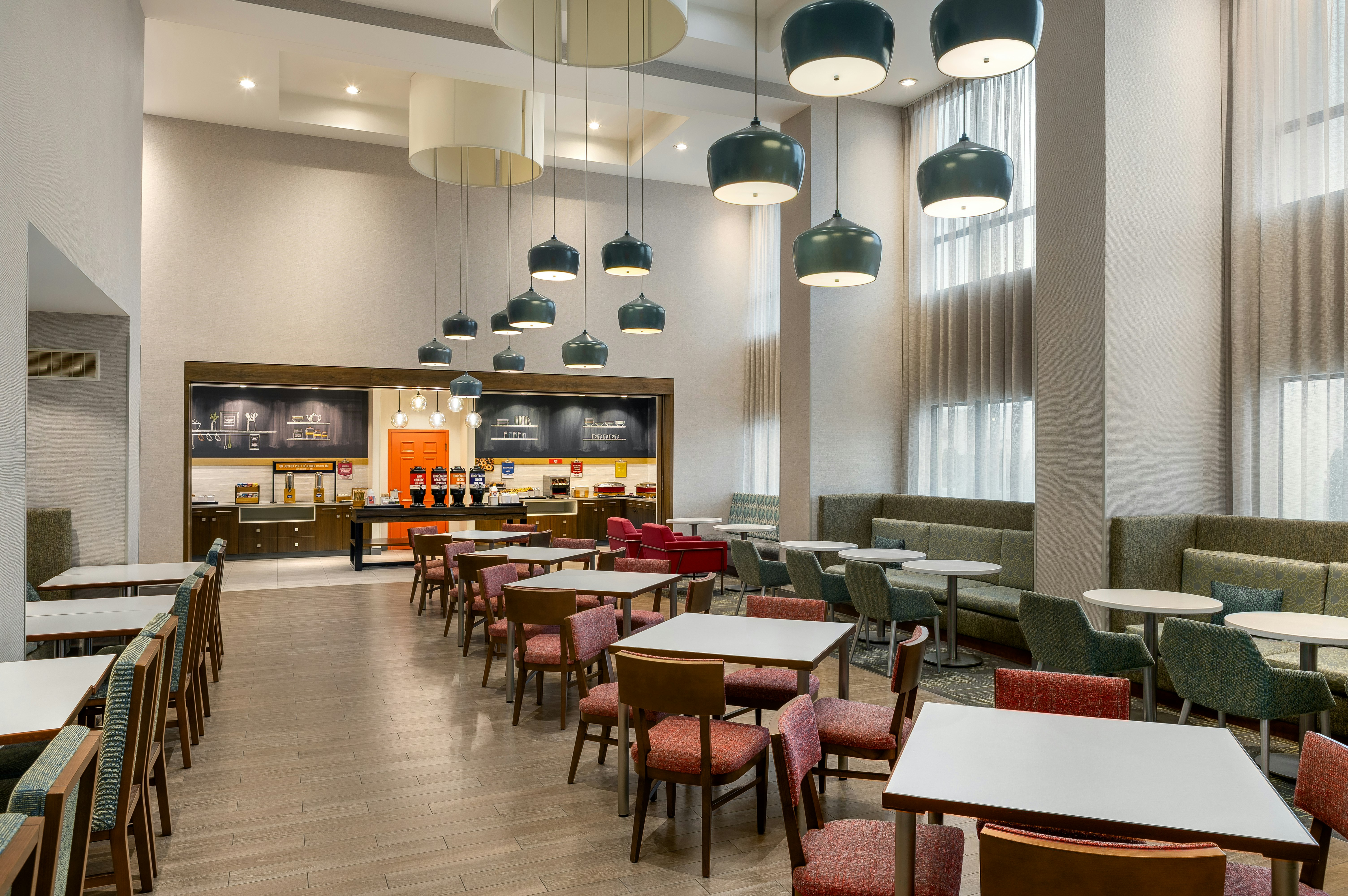 Hampton Inn and Suites by Hilton Montreal Dorval 11/23