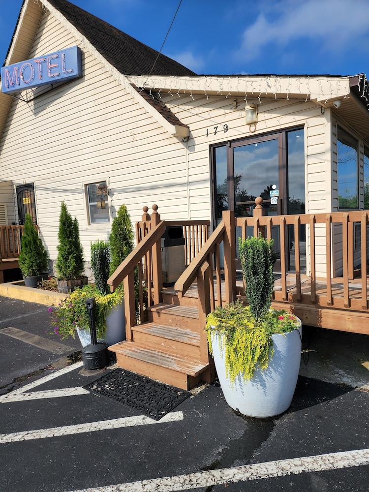 Drakes Creek Inn 3/56