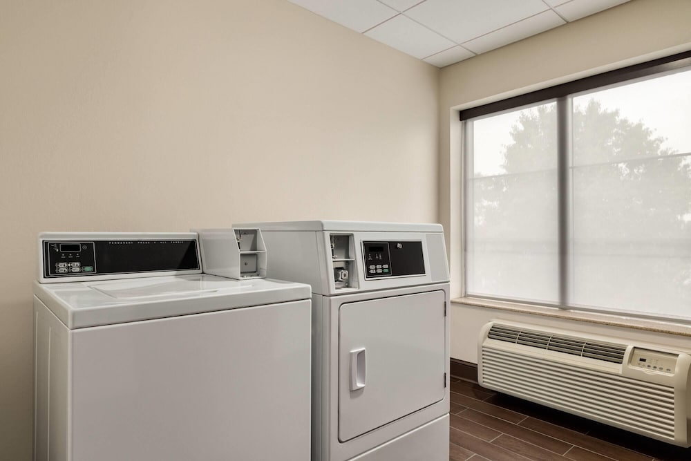 La Quinta Inn Suites By Wyndham Memphis Wolfchase 58/63