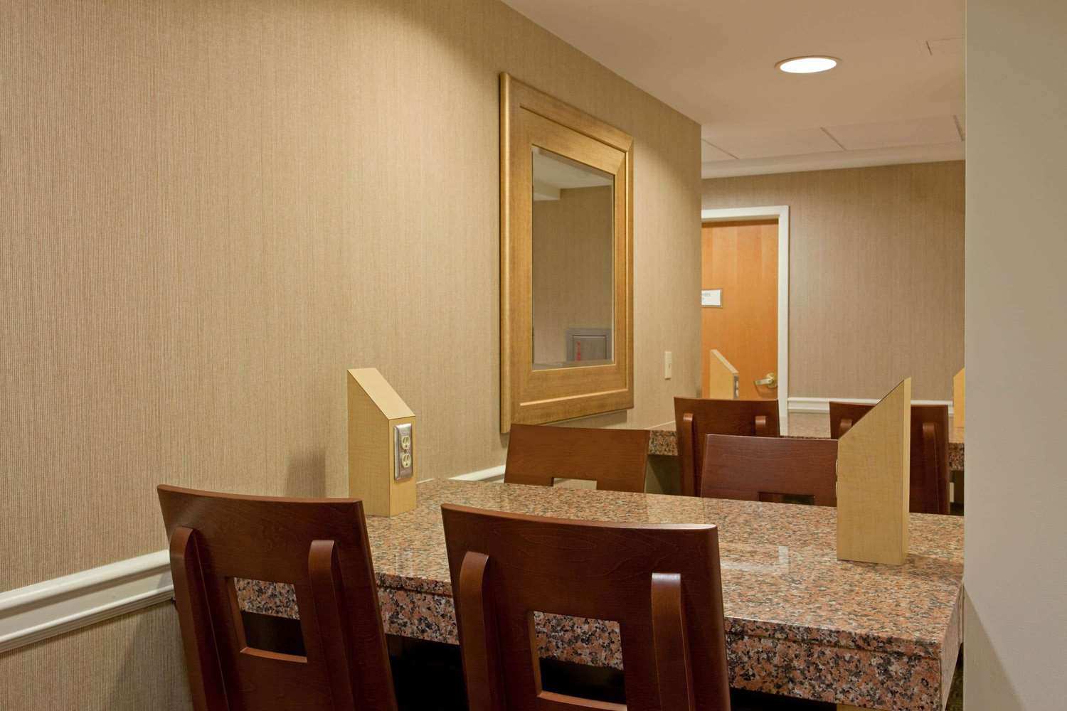 La Quinta Inn & Suites by Wyndham Boston Somerville 52/52