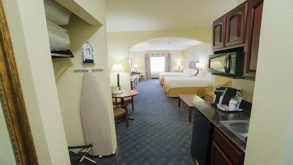 Holiday Inn Express Hotel And Suites Pampa 45/54