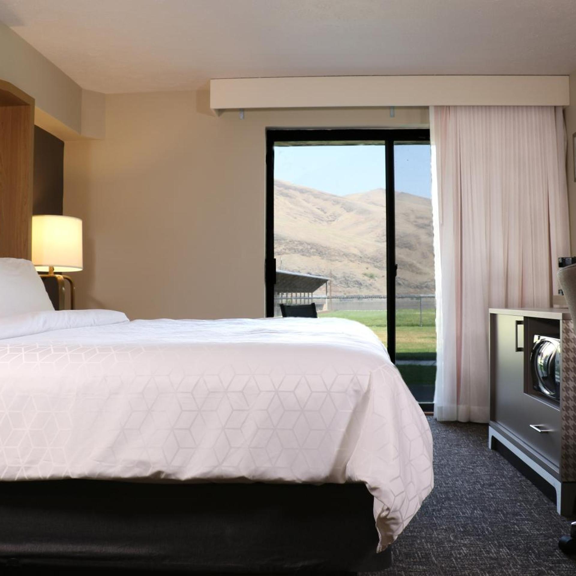 Room, Queen Bed, Accessible
