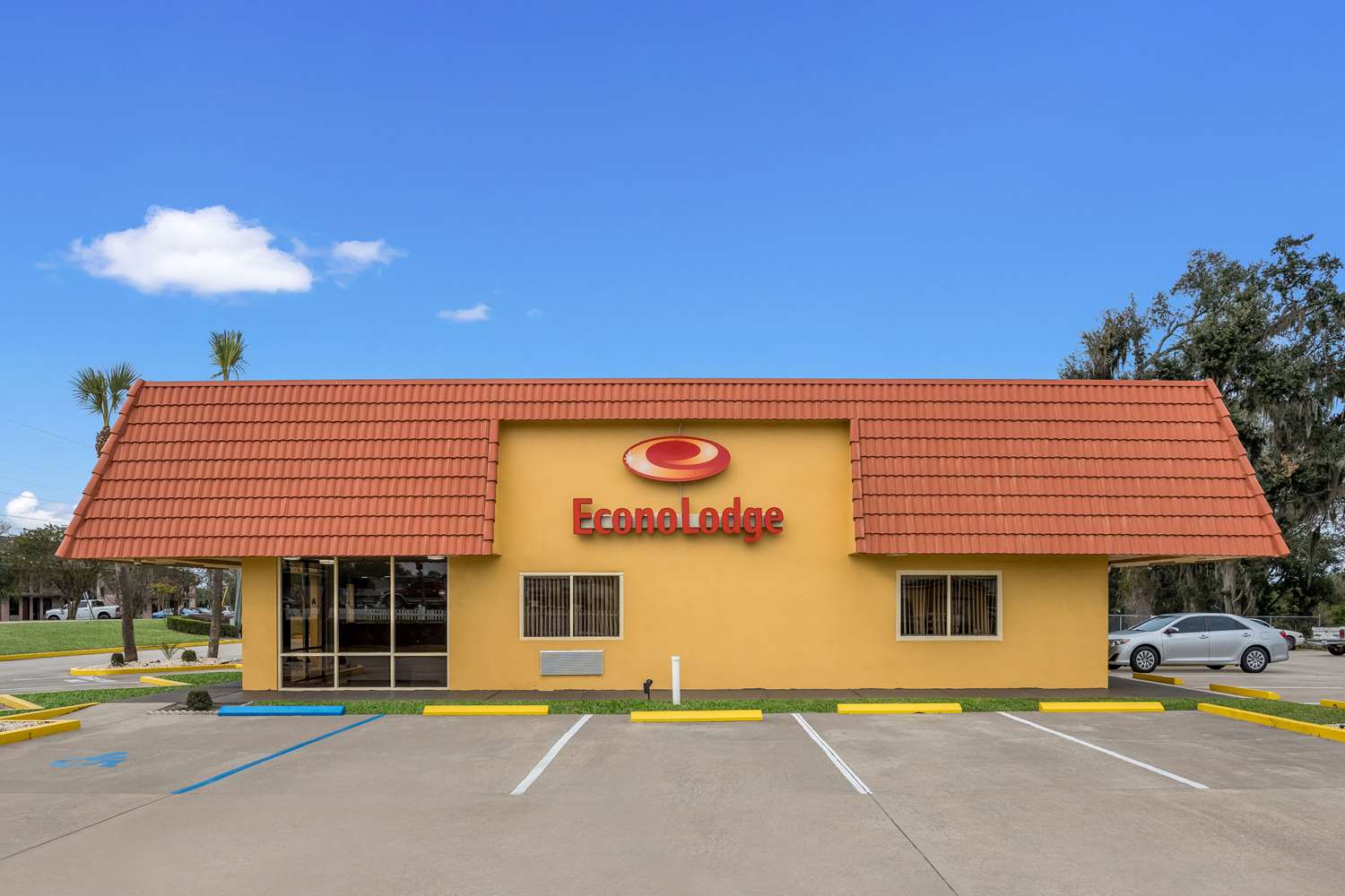 Econo Lodge Live Oak, FL 33/35
