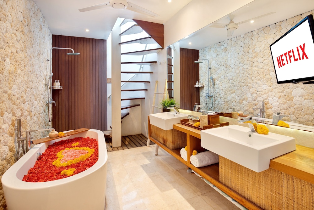 The Jimbaran Beach Villa by Ini Vie Hospitality 50/50