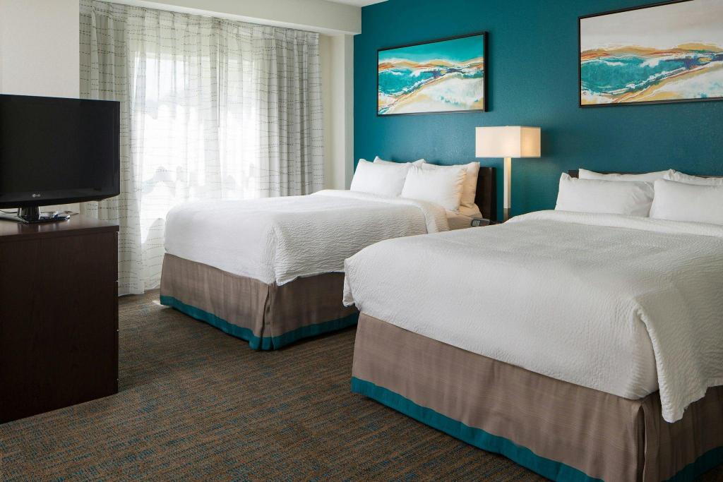Pure, Wellness, Guest Room, Junior Suite, 2 Queen Beds, Sofa