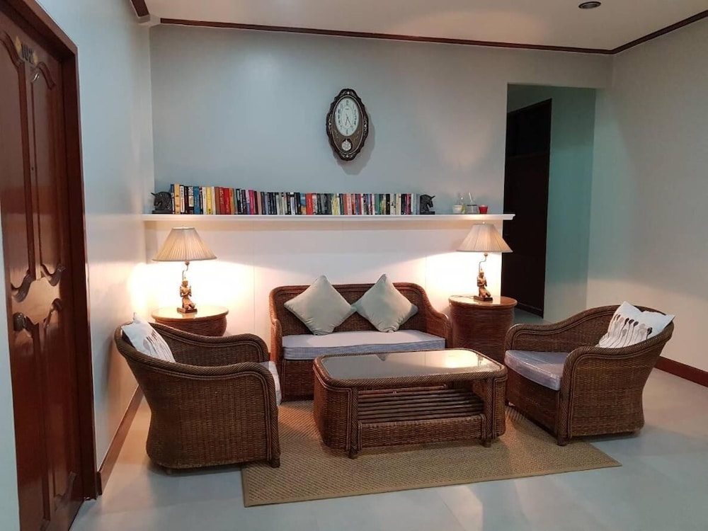 Baan Busarin Hotel 38/46