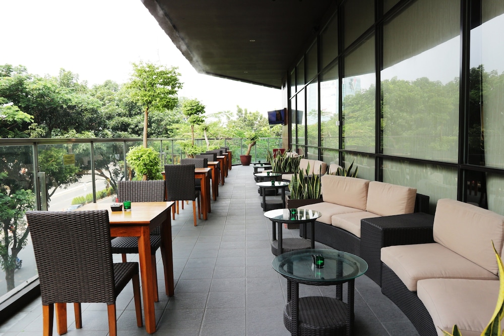 Santika Premiere Bintaro 63/78
