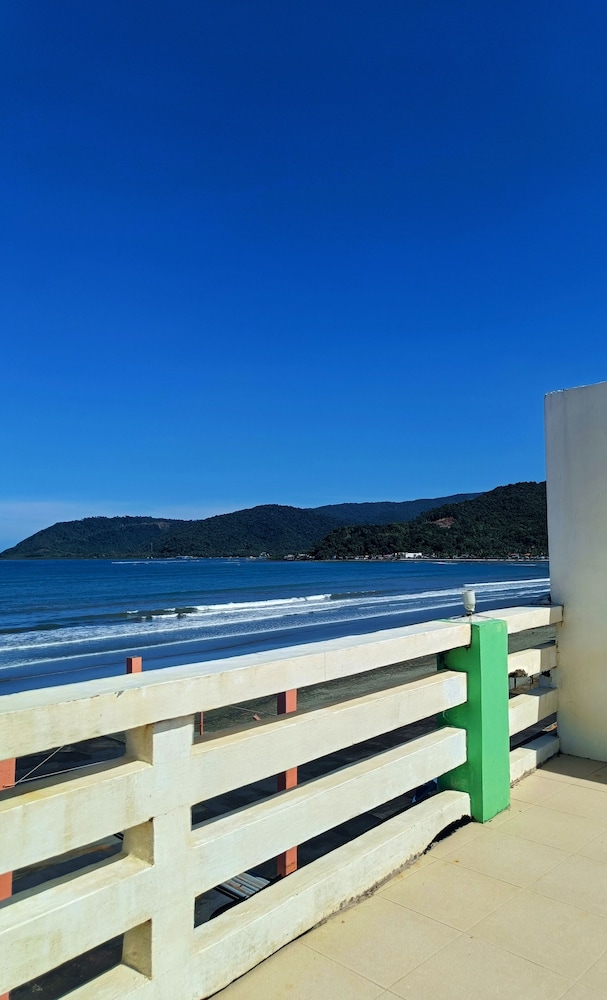 Pacific Waves Inn 49/52