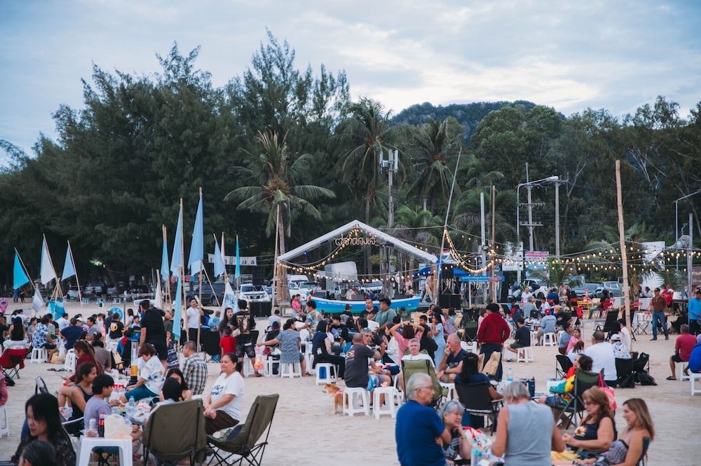 The Green Beach Resort 64/75