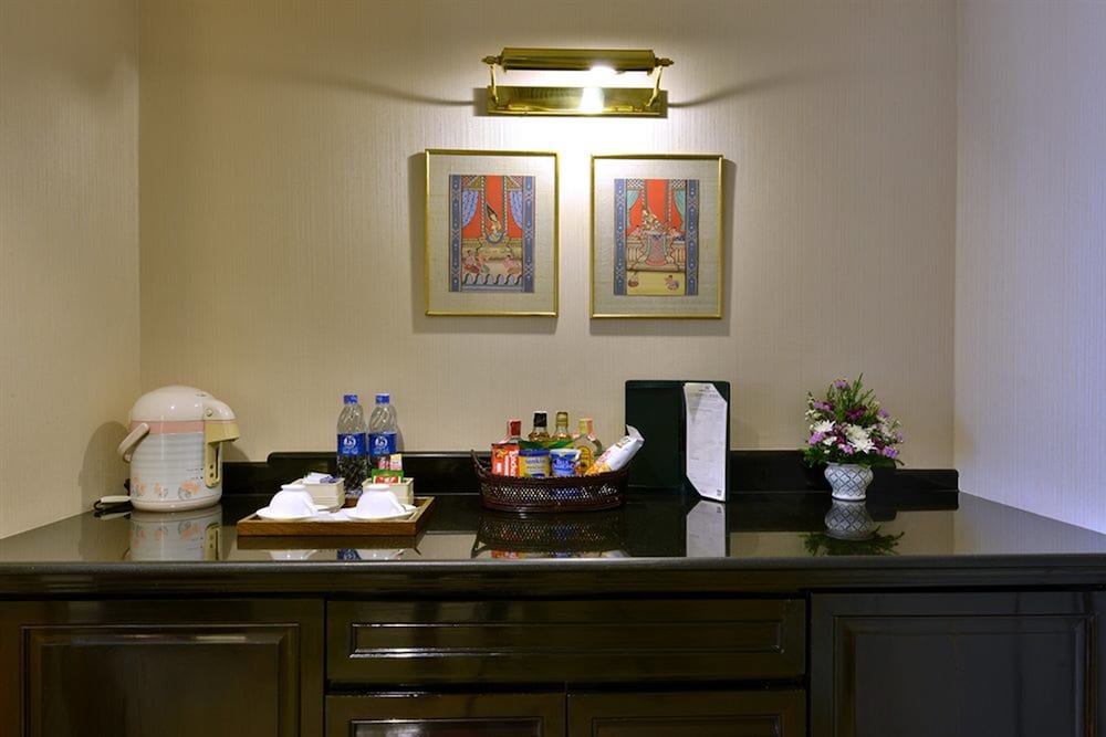 Evergreen Laurel Hotel 64/69