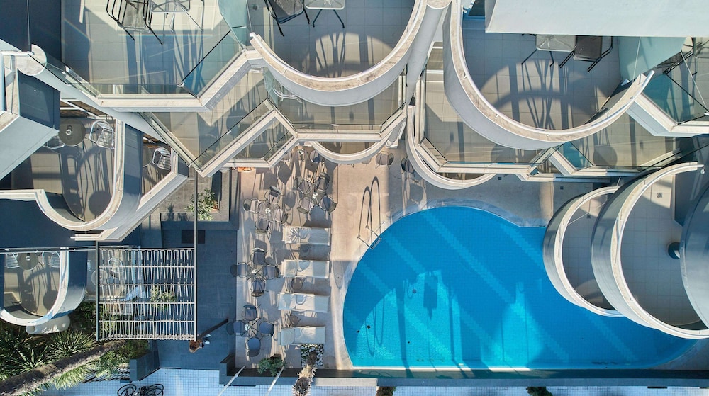 Mediterranean Resort Hotel 57/60