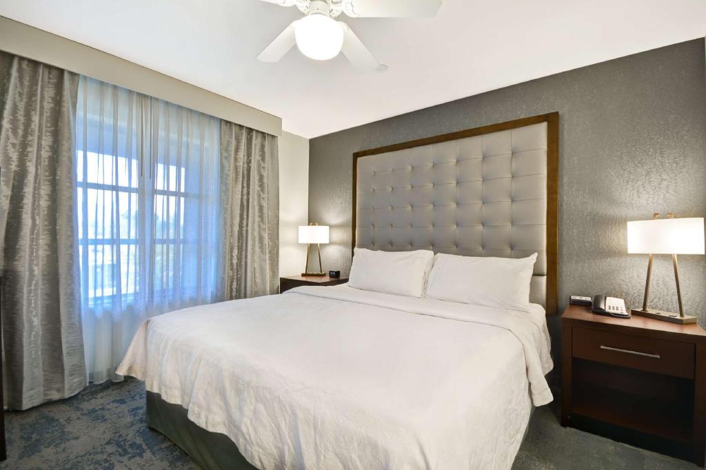 2 Bedrooms, Suite, King Bed, 1 King and 2 Queen Beds, 2 Queen Beds, 2 Bathrooms, Sofa