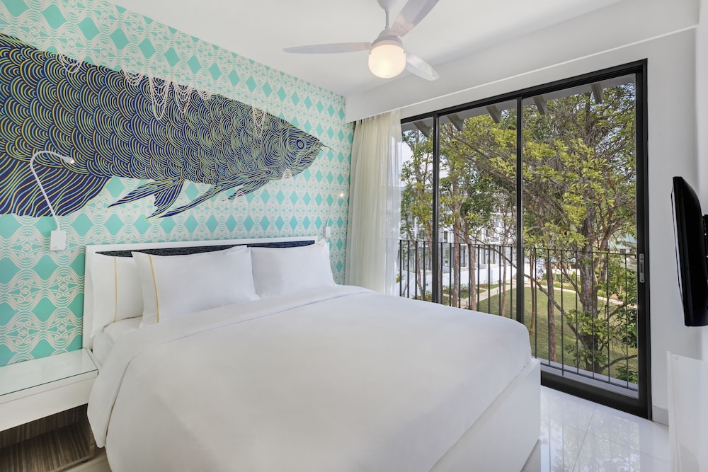 1 BEDROOM, LOFT, QUEEN BED, GARDEN VIEW