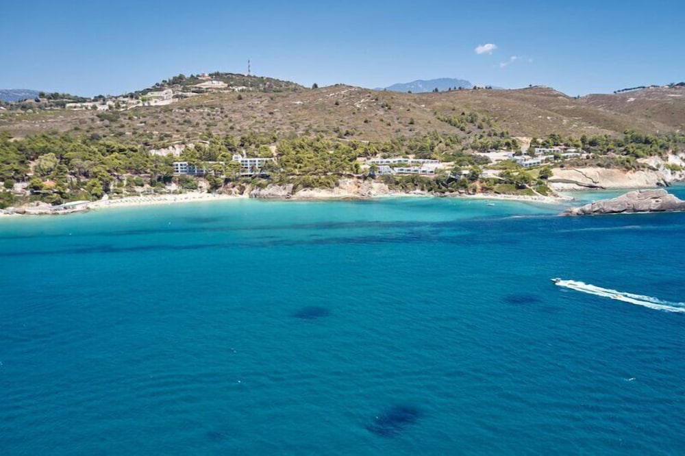 White Rocks Hotel & Bungalows 74/77