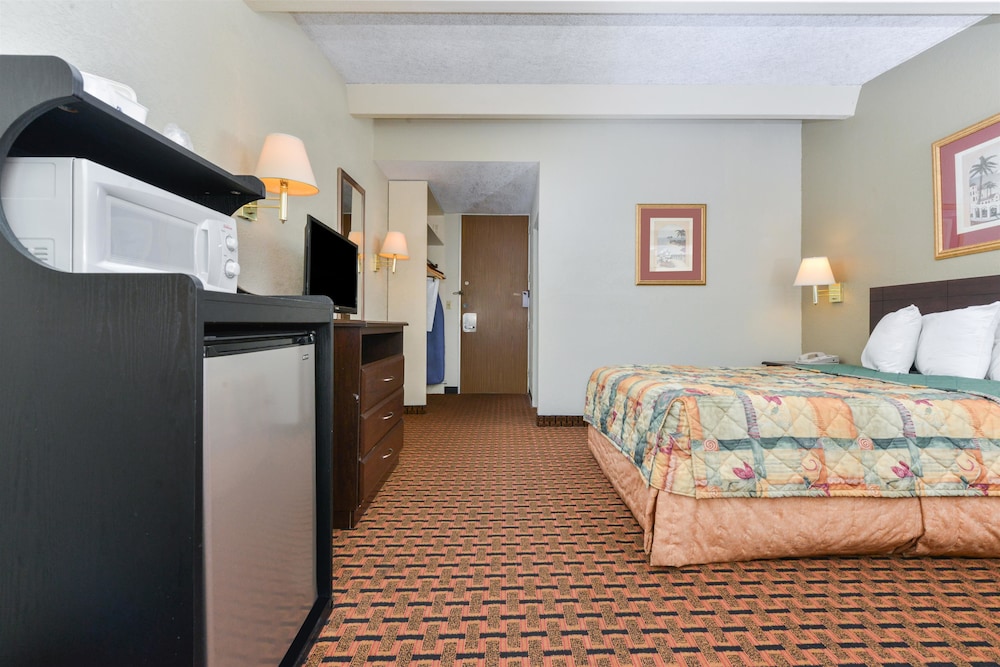 Americas Best Value Inn Sarasota Downtown 16/40