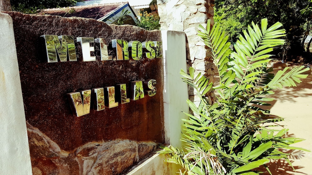 Melrose Villas 27/29
