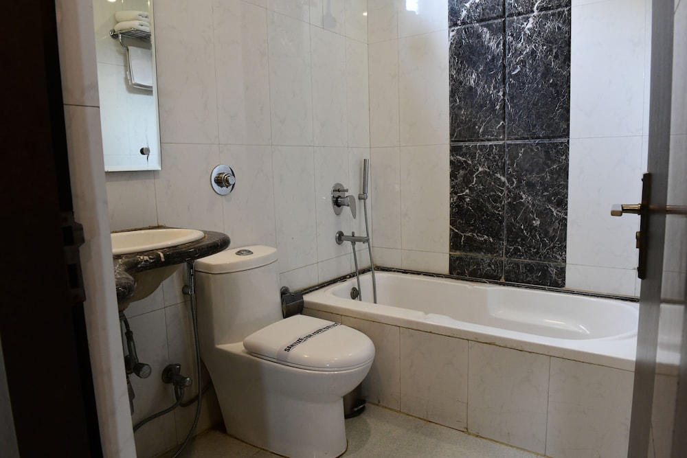 HOTEL RAVISHA CONTINENTAL 19/21