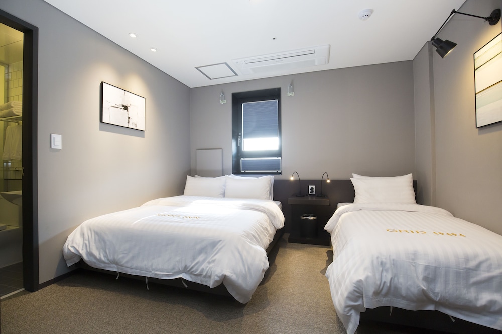 ROOM, TRIPLE