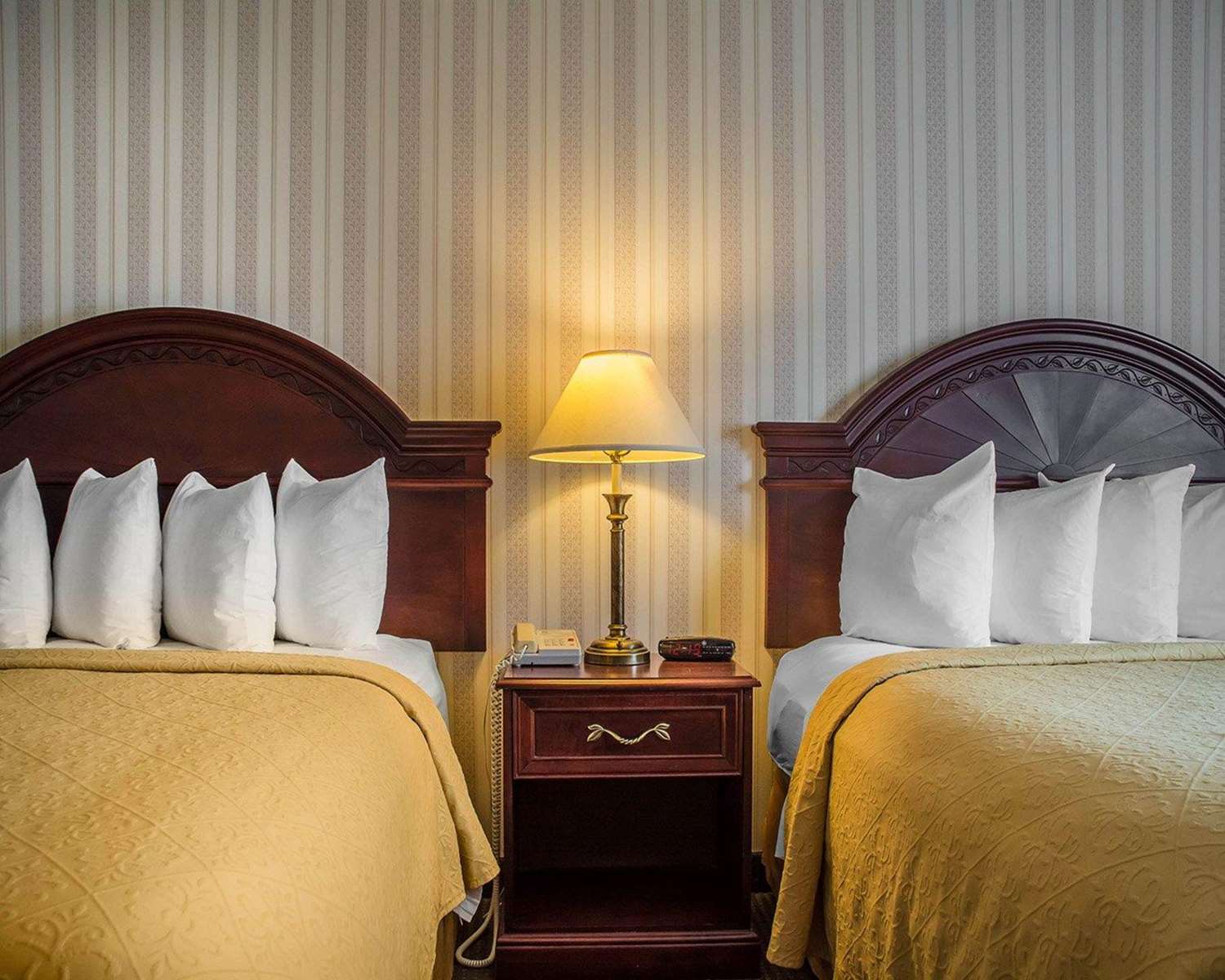 Quality Hotel Suites Woodstock 24/35