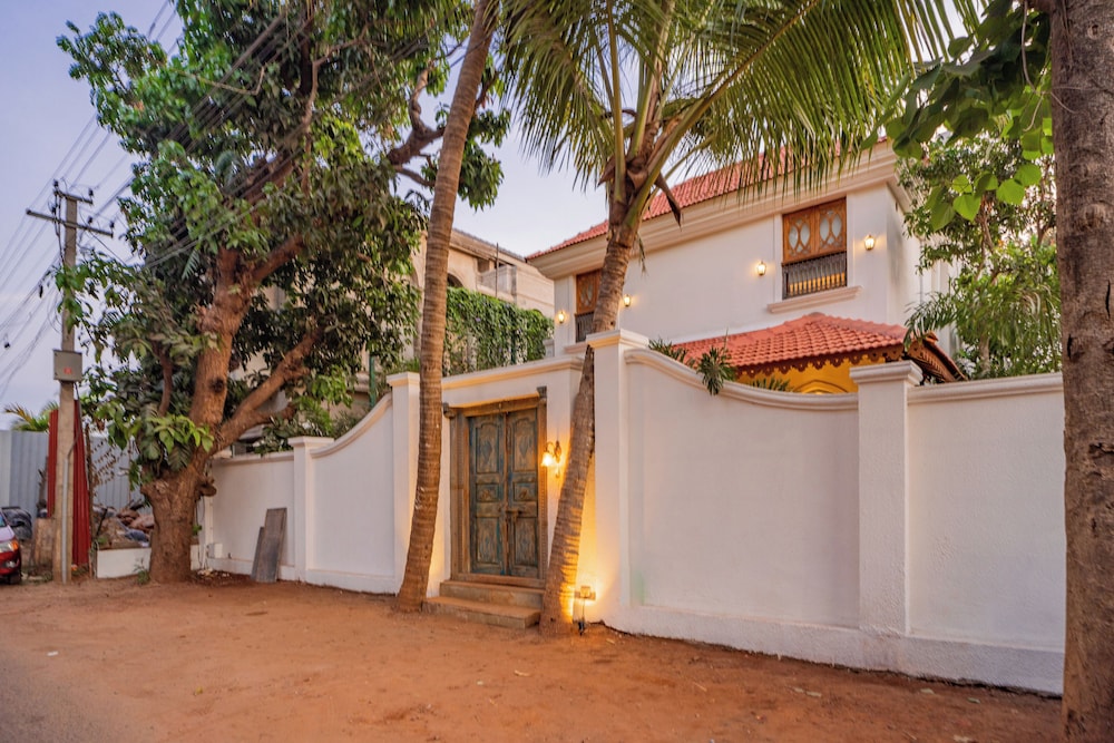 ELIVAAS 4 BHK with Pvt Pool and Media Room Samukha 47/55