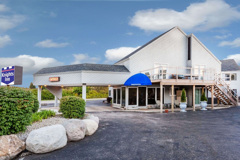 Knights Inn Mackinaw City 1/17