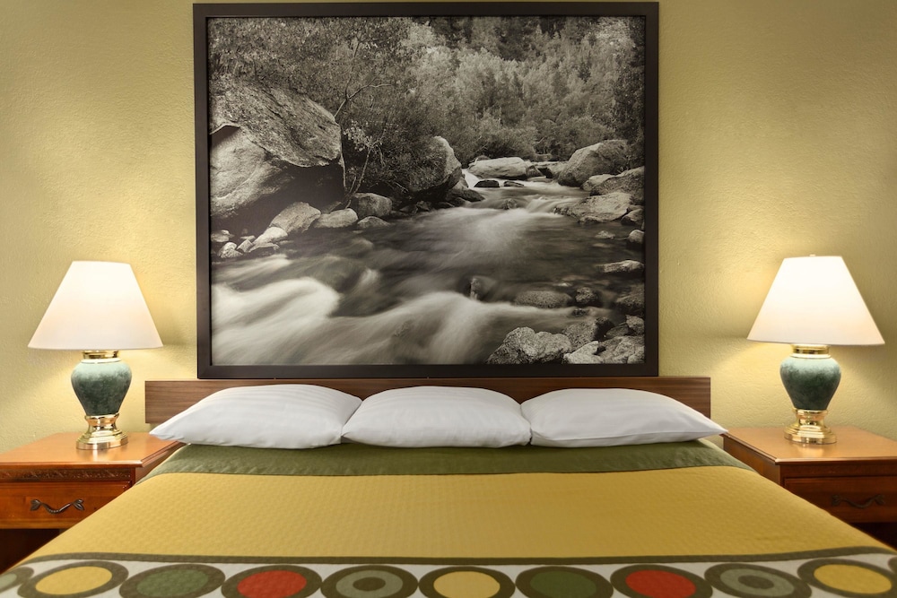 Super 8 By Wyndham Ridgecrest 25/44