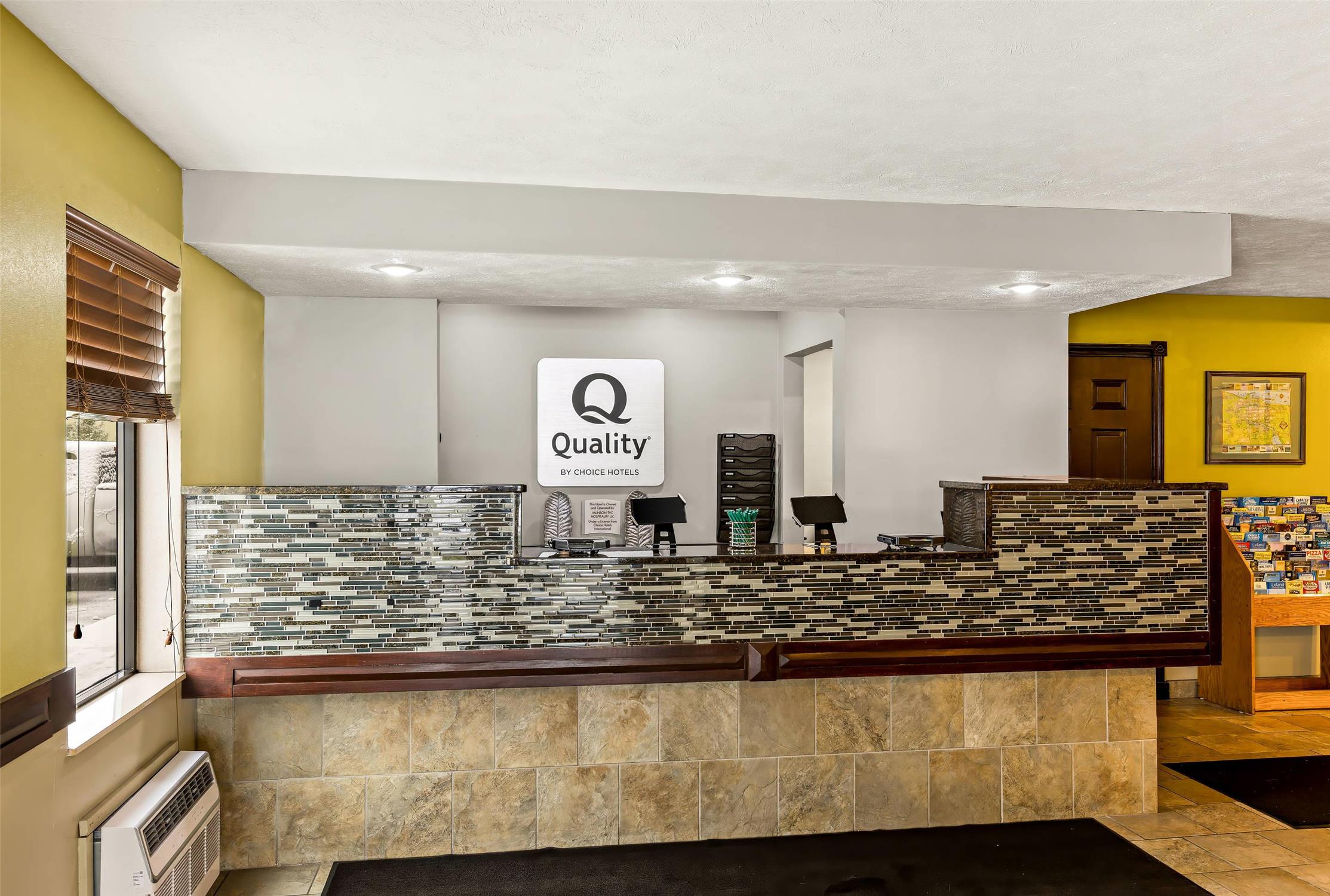 Lobby at Quality Inn Traverse City, TRAVERSE CITY - MI